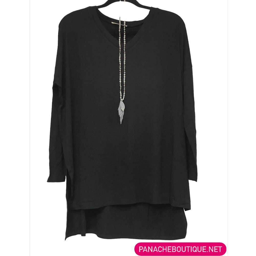 NWT! Beautiful Black Dolman Long Sleeve V Neck Hi/Low Hem Top! ❤️